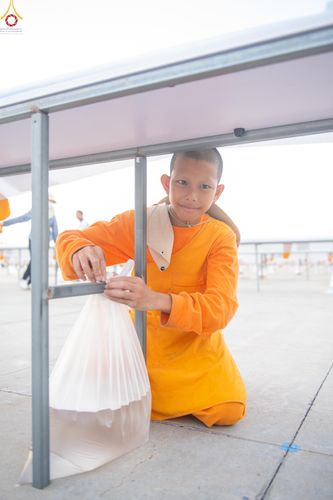 ภาพ No.321511:วันที่ 9-10 เมษายน พ.ศ.2569 การเตรียมงาน มัดถุงน้ำ ถ่วงขาโต๊ะไทยธรรม เพื่องานถวายมหาสังฆทาน 40,000 กว่าวัดทั่วประเทศ วันคุ้มครองโลก 22 เมษายน พ.ศ.2569 วัดพระธรรมกาย