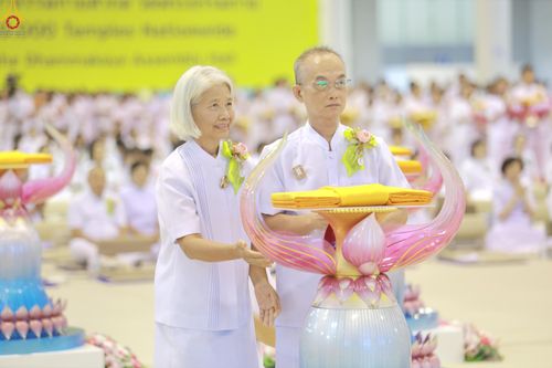 ภาพ No.318520:วันอาทิตย์ต้นเดือนที่ 5 เมษายน พ.ศ.2569 พิธีทอดผ้าป่าสมทบมหาสังฆทาน 40,000 กว่าวัดทั่วประเทศ ณ สภาธรรมกายสากล วัดพระธรรมกาย