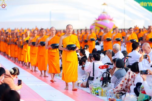ภาพ No.292419:วันที่ 11 มกราคม พ.ศ. 2569 พิธีตักบาตรพระธรรมยาตรา ณ อนุสรณ์สถานคลองบางนางแท่น อ.สามพราน จ.นครปฐม ในโครงการธรรมยาตรา กตัญญูบูชา มหาปูชนียาจารย์ พระมงคลเทพมุนี(สด จนฺทสโร) พระผู้ปราบมาร อนุสรณ์สถาน 7 แห่ง ปีที่ 14