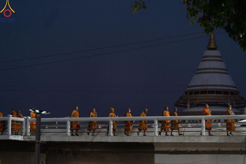 ภาพ No.185694:พิธีตักบาตรพระ 10,000 รูป ครั้งที่ 3 เนื่องในโอกาส 193 ปี จังหวัดกาญจนบุรี อุทิศส่วนกุศลให้แด่บรรพชน และเพื่อช่วยเหลือผู้ประสบภัยพิบัติต่างๆ วันเสาร์ที่ 21 ธันวาคม พ.ศ. 2567