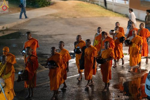 ภาพ No.185698:พิธีตักบาตรพระ 10,000 รูป ครั้งที่ 3 เนื่องในโอกาส 193 ปี จังหวัดกาญจนบุรี อุทิศส่วนกุศลให้แด่บรรพชน และเพื่อช่วยเหลือผู้ประสบภัยพิบัติต่างๆ วันเสาร์ที่ 21 ธันวาคม พ.ศ. 2567