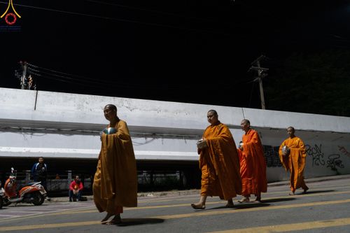 ภาพ No.185699:พิธีตักบาตรพระ 10,000 รูป ครั้งที่ 3 เนื่องในโอกาส 193 ปี จังหวัดกาญจนบุรี อุทิศส่วนกุศลให้แด่บรรพชน และเพื่อช่วยเหลือผู้ประสบภัยพิบัติต่างๆ วันเสาร์ที่ 21 ธันวาคม พ.ศ. 2567