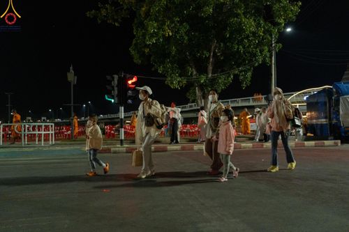 ภาพ No.185708:พิธีตักบาตรพระ 10,000 รูป ครั้งที่ 3 เนื่องในโอกาส 193 ปี จังหวัดกาญจนบุรี อุทิศส่วนกุศลให้แด่บรรพชน และเพื่อช่วยเหลือผู้ประสบภัยพิบัติต่างๆ วันเสาร์ที่ 21 ธันวาคม พ.ศ. 2567