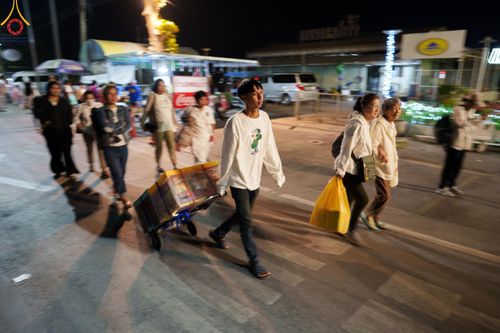 ภาพ No.185711:พิธีตักบาตรพระ 10,000 รูป ครั้งที่ 3 เนื่องในโอกาส 193 ปี จังหวัดกาญจนบุรี อุทิศส่วนกุศลให้แด่บรรพชน และเพื่อช่วยเหลือผู้ประสบภัยพิบัติต่างๆ วันเสาร์ที่ 21 ธันวาคม พ.ศ. 2567