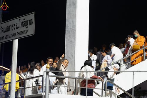 ภาพ No.185718:พิธีตักบาตรพระ 10,000 รูป ครั้งที่ 3 เนื่องในโอกาส 193 ปี จังหวัดกาญจนบุรี อุทิศส่วนกุศลให้แด่บรรพชน และเพื่อช่วยเหลือผู้ประสบภัยพิบัติต่างๆ วันเสาร์ที่ 21 ธันวาคม พ.ศ. 2567