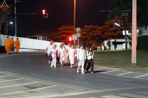 ภาพ No.185721:พิธีตักบาตรพระ 10,000 รูป ครั้งที่ 3 เนื่องในโอกาส 193 ปี จังหวัดกาญจนบุรี อุทิศส่วนกุศลให้แด่บรรพชน และเพื่อช่วยเหลือผู้ประสบภัยพิบัติต่างๆ วันเสาร์ที่ 21 ธันวาคม พ.ศ. 2567