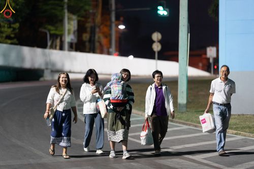 ภาพ No.185720:พิธีตักบาตรพระ 10,000 รูป ครั้งที่ 3 เนื่องในโอกาส 193 ปี จังหวัดกาญจนบุรี อุทิศส่วนกุศลให้แด่บรรพชน และเพื่อช่วยเหลือผู้ประสบภัยพิบัติต่างๆ วันเสาร์ที่ 21 ธันวาคม พ.ศ. 2567