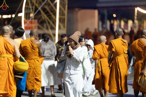 ภาพ No.185723:พิธีตักบาตรพระ 10,000 รูป ครั้งที่ 3 เนื่องในโอกาส 193 ปี จังหวัดกาญจนบุรี อุทิศส่วนกุศลให้แด่บรรพชน และเพื่อช่วยเหลือผู้ประสบภัยพิบัติต่างๆ วันเสาร์ที่ 21 ธันวาคม พ.ศ. 2567