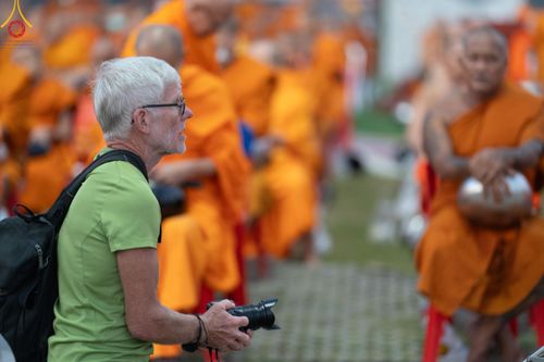 ภาพ No.185725:พิธีตักบาตรพระ 10,000 รูป ครั้งที่ 3 เนื่องในโอกาส 193 ปี จังหวัดกาญจนบุรี อุทิศส่วนกุศลให้แด่บรรพชน และเพื่อช่วยเหลือผู้ประสบภัยพิบัติต่างๆ วันเสาร์ที่ 21 ธันวาคม พ.ศ. 2567