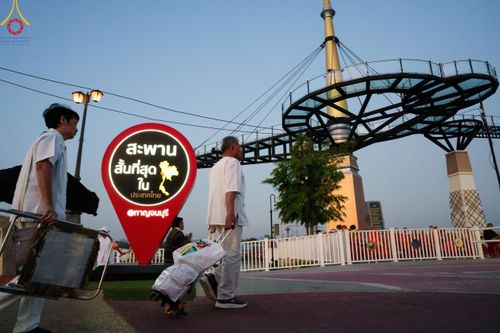 ภาพ No.185726:พิธีตักบาตรพระ 10,000 รูป ครั้งที่ 3 เนื่องในโอกาส 193 ปี จังหวัดกาญจนบุรี อุทิศส่วนกุศลให้แด่บรรพชน และเพื่อช่วยเหลือผู้ประสบภัยพิบัติต่างๆ วันเสาร์ที่ 21 ธันวาคม พ.ศ. 2567