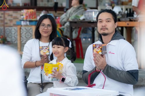 ภาพ No.185733:พิธีตักบาตรพระ 10,000 รูป ครั้งที่ 3 เนื่องในโอกาส 193 ปี จังหวัดกาญจนบุรี อุทิศส่วนกุศลให้แด่บรรพชน และเพื่อช่วยเหลือผู้ประสบภัยพิบัติต่างๆ วันเสาร์ที่ 21 ธันวาคม พ.ศ. 2567