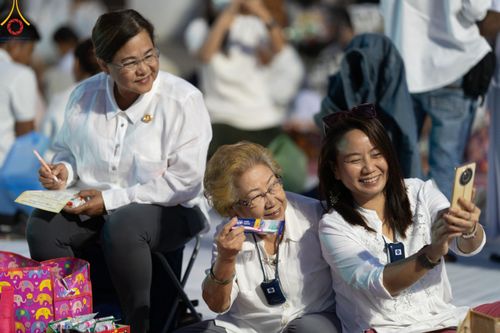 ภาพ No.185734:พิธีตักบาตรพระ 10,000 รูป ครั้งที่ 3 เนื่องในโอกาส 193 ปี จังหวัดกาญจนบุรี อุทิศส่วนกุศลให้แด่บรรพชน และเพื่อช่วยเหลือผู้ประสบภัยพิบัติต่างๆ วันเสาร์ที่ 21 ธันวาคม พ.ศ. 2567