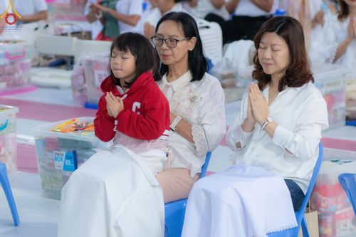 ภาพ No.185738:พิธีตักบาตรพระ 10,000 รูป ครั้งที่ 3 เนื่องในโอกาส 193 ปี จังหวัดกาญจนบุรี อุทิศส่วนกุศลให้แด่บรรพชน และเพื่อช่วยเหลือผู้ประสบภัยพิบัติต่างๆ วันเสาร์ที่ 21 ธันวาคม พ.ศ. 2567