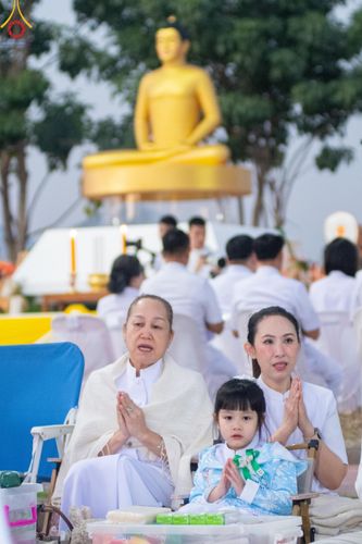 ภาพ No.185742:พิธีตักบาตรพระ 10,000 รูป ครั้งที่ 3 เนื่องในโอกาส 193 ปี จังหวัดกาญจนบุรี อุทิศส่วนกุศลให้แด่บรรพชน และเพื่อช่วยเหลือผู้ประสบภัยพิบัติต่างๆ วันเสาร์ที่ 21 ธันวาคม พ.ศ. 2567