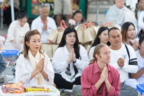 ภาพ No.185747:พิธีตักบาตรพระ 10,000 รูป ครั้งที่ 3 เนื่องในโอกาส 193 ปี จังหวัดกาญจนบุรี อุทิศส่วนกุศลให้แด่บรรพชน และเพื่อช่วยเหลือผู้ประสบภัยพิบัติต่างๆ วันเสาร์ที่ 21 ธันวาคม พ.ศ. 2567