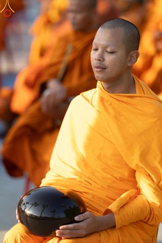 ภาพ No.185750:พิธีตักบาตรพระ 10,000 รูป ครั้งที่ 3 เนื่องในโอกาส 193 ปี จังหวัดกาญจนบุรี อุทิศส่วนกุศลให้แด่บรรพชน และเพื่อช่วยเหลือผู้ประสบภัยพิบัติต่างๆ วันเสาร์ที่ 21 ธันวาคม พ.ศ. 2567