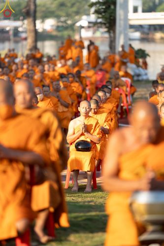 ภาพ No.185753:พิธีตักบาตรพระ 10,000 รูป ครั้งที่ 3 เนื่องในโอกาส 193 ปี จังหวัดกาญจนบุรี อุทิศส่วนกุศลให้แด่บรรพชน และเพื่อช่วยเหลือผู้ประสบภัยพิบัติต่างๆ วันเสาร์ที่ 21 ธันวาคม พ.ศ. 2567