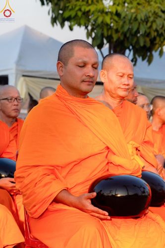 ภาพ No.185754:พิธีตักบาตรพระ 10,000 รูป ครั้งที่ 3 เนื่องในโอกาส 193 ปี จังหวัดกาญจนบุรี อุทิศส่วนกุศลให้แด่บรรพชน และเพื่อช่วยเหลือผู้ประสบภัยพิบัติต่างๆ วันเสาร์ที่ 21 ธันวาคม พ.ศ. 2567