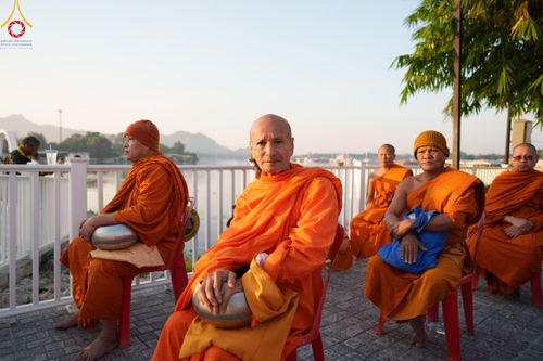 ภาพ No.185757:พิธีตักบาตรพระ 10,000 รูป ครั้งที่ 3 เนื่องในโอกาส 193 ปี จังหวัดกาญจนบุรี อุทิศส่วนกุศลให้แด่บรรพชน และเพื่อช่วยเหลือผู้ประสบภัยพิบัติต่างๆ วันเสาร์ที่ 21 ธันวาคม พ.ศ. 2567