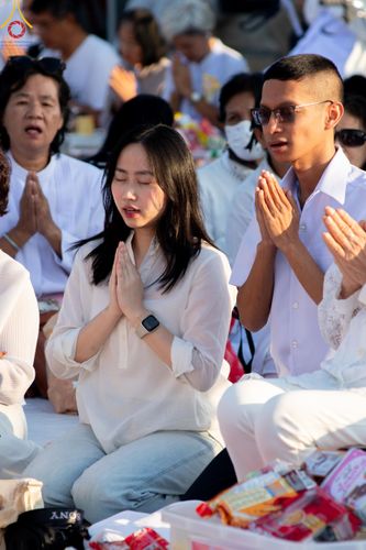 ภาพ No.185774:พิธีตักบาตรพระ 10,000 รูป ครั้งที่ 3 เนื่องในโอกาส 193 ปี จังหวัดกาญจนบุรี อุทิศส่วนกุศลให้แด่บรรพชน และเพื่อช่วยเหลือผู้ประสบภัยพิบัติต่างๆ วันเสาร์ที่ 21 ธันวาคม พ.ศ. 2567