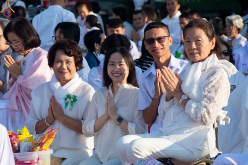 ภาพ No.185777:พิธีตักบาตรพระ 10,000 รูป ครั้งที่ 3 เนื่องในโอกาส 193 ปี จังหวัดกาญจนบุรี อุทิศส่วนกุศลให้แด่บรรพชน และเพื่อช่วยเหลือผู้ประสบภัยพิบัติต่างๆ วันเสาร์ที่ 21 ธันวาคม พ.ศ. 2567