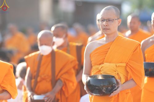 ภาพ No.185782:พิธีตักบาตรพระ 10,000 รูป ครั้งที่ 3 เนื่องในโอกาส 193 ปี จังหวัดกาญจนบุรี อุทิศส่วนกุศลให้แด่บรรพชน และเพื่อช่วยเหลือผู้ประสบภัยพิบัติต่างๆ วันเสาร์ที่ 21 ธันวาคม พ.ศ. 2567