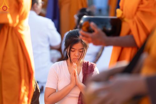 ภาพ No.185783:พิธีตักบาตรพระ 10,000 รูป ครั้งที่ 3 เนื่องในโอกาส 193 ปี จังหวัดกาญจนบุรี อุทิศส่วนกุศลให้แด่บรรพชน และเพื่อช่วยเหลือผู้ประสบภัยพิบัติต่างๆ วันเสาร์ที่ 21 ธันวาคม พ.ศ. 2567