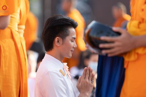 ภาพ No.185784:พิธีตักบาตรพระ 10,000 รูป ครั้งที่ 3 เนื่องในโอกาส 193 ปี จังหวัดกาญจนบุรี อุทิศส่วนกุศลให้แด่บรรพชน และเพื่อช่วยเหลือผู้ประสบภัยพิบัติต่างๆ วันเสาร์ที่ 21 ธันวาคม พ.ศ. 2567