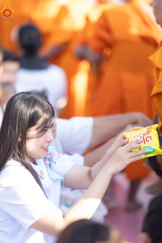 ภาพ No.185791:พิธีตักบาตรพระ 10,000 รูป ครั้งที่ 3 เนื่องในโอกาส 193 ปี จังหวัดกาญจนบุรี อุทิศส่วนกุศลให้แด่บรรพชน และเพื่อช่วยเหลือผู้ประสบภัยพิบัติต่างๆ วันเสาร์ที่ 21 ธันวาคม พ.ศ. 2567