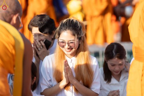 ภาพ No.185798:พิธีตักบาตรพระ 10,000 รูป ครั้งที่ 3 เนื่องในโอกาส 193 ปี จังหวัดกาญจนบุรี อุทิศส่วนกุศลให้แด่บรรพชน และเพื่อช่วยเหลือผู้ประสบภัยพิบัติต่างๆ วันเสาร์ที่ 21 ธันวาคม พ.ศ. 2567