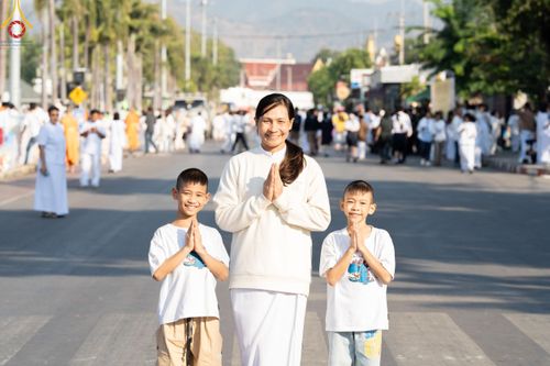 ภาพ No.185809:พิธีตักบาตรพระ 10,000 รูป ครั้งที่ 3 เนื่องในโอกาส 193 ปี จังหวัดกาญจนบุรี อุทิศส่วนกุศลให้แด่บรรพชน และเพื่อช่วยเหลือผู้ประสบภัยพิบัติต่างๆ วันเสาร์ที่ 21 ธันวาคม พ.ศ. 2567