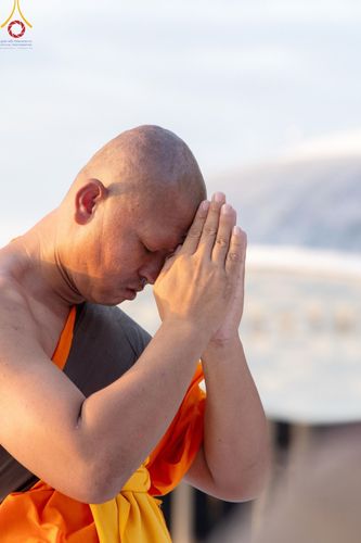 ภาพ No.187065:พระธรรมยาตราปฏิบัติธรรม และถ่ายภาพหมู่ประวัติศาสตร์ ปีที่ 13 ณ ลานทิศตะวันออก มหาวิหารพระมงคลเทพมุนี วัดพระธรรมกาย จ.ปทุมธานี วันเสาร์ที่ 28 ธันวาคม พ.ศ. 2567