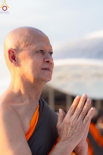 ภาพ No.187066:พระธรรมยาตราปฏิบัติธรรม และถ่ายภาพหมู่ประวัติศาสตร์ ปีที่ 13 ณ ลานทิศตะวันออก มหาวิหารพระมงคลเทพมุนี วัดพระธรรมกาย จ.ปทุมธานี วันเสาร์ที่ 28 ธันวาคม พ.ศ. 2567