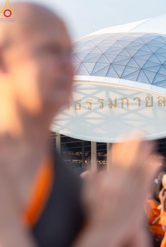 ภาพ No.187067:พระธรรมยาตราปฏิบัติธรรม และถ่ายภาพหมู่ประวัติศาสตร์ ปีที่ 13 ณ ลานทิศตะวันออก มหาวิหารพระมงคลเทพมุนี วัดพระธรรมกาย จ.ปทุมธานี วันเสาร์ที่ 28 ธันวาคม พ.ศ. 2567