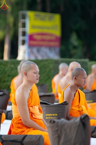 ภาพ No.187083:พระธรรมยาตราปฏิบัติธรรม และถ่ายภาพหมู่ประวัติศาสตร์ ปีที่ 13 ณ ลานทิศตะวันออก มหาวิหารพระมงคลเทพมุนี วัดพระธรรมกาย จ.ปทุมธานี วันเสาร์ที่ 28 ธันวาคม พ.ศ. 2567