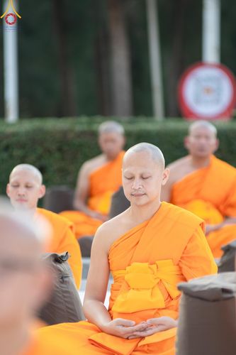 ภาพ No.187084:พระธรรมยาตราปฏิบัติธรรม และถ่ายภาพหมู่ประวัติศาสตร์ ปีที่ 13 ณ ลานทิศตะวันออก มหาวิหารพระมงคลเทพมุนี วัดพระธรรมกาย จ.ปทุมธานี วันเสาร์ที่ 28 ธันวาคม พ.ศ. 2567