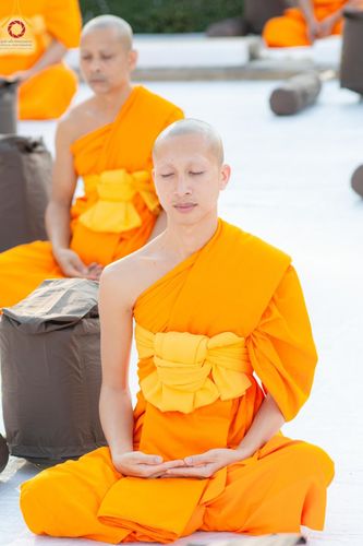 ภาพ No.187086:พระธรรมยาตราปฏิบัติธรรม และถ่ายภาพหมู่ประวัติศาสตร์ ปีที่ 13 ณ ลานทิศตะวันออก มหาวิหารพระมงคลเทพมุนี วัดพระธรรมกาย จ.ปทุมธานี วันเสาร์ที่ 28 ธันวาคม พ.ศ. 2567