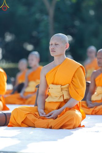ภาพ No.187089:พระธรรมยาตราปฏิบัติธรรม และถ่ายภาพหมู่ประวัติศาสตร์ ปีที่ 13 ณ ลานทิศตะวันออก มหาวิหารพระมงคลเทพมุนี วัดพระธรรมกาย จ.ปทุมธานี วันเสาร์ที่ 28 ธันวาคม พ.ศ. 2567