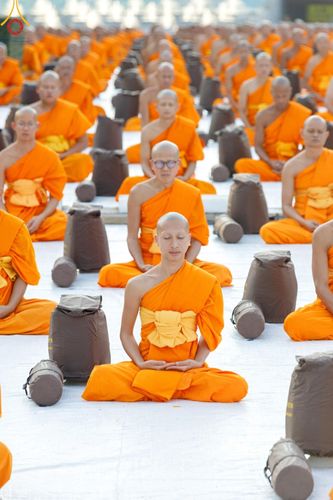 ภาพ No.187090:พระธรรมยาตราปฏิบัติธรรม และถ่ายภาพหมู่ประวัติศาสตร์ ปีที่ 13 ณ ลานทิศตะวันออก มหาวิหารพระมงคลเทพมุนี วัดพระธรรมกาย จ.ปทุมธานี วันเสาร์ที่ 28 ธันวาคม พ.ศ. 2567