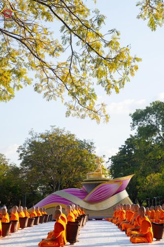 ภาพ No.187093:พระธรรมยาตราปฏิบัติธรรม และถ่ายภาพหมู่ประวัติศาสตร์ ปีที่ 13 ณ ลานทิศตะวันออก มหาวิหารพระมงคลเทพมุนี วัดพระธรรมกาย จ.ปทุมธานี วันเสาร์ที่ 28 ธันวาคม พ.ศ. 2567