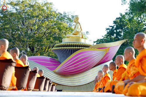 ภาพ No.187095:พระธรรมยาตราปฏิบัติธรรม และถ่ายภาพหมู่ประวัติศาสตร์ ปีที่ 13 ณ ลานทิศตะวันออก มหาวิหารพระมงคลเทพมุนี วัดพระธรรมกาย จ.ปทุมธานี วันเสาร์ที่ 28 ธันวาคม พ.ศ. 2567