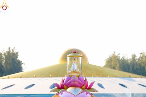 ภาพ No.187098:พระธรรมยาตราปฏิบัติธรรม และถ่ายภาพหมู่ประวัติศาสตร์ ปีที่ 13 ณ ลานทิศตะวันออก มหาวิหารพระมงคลเทพมุนี วัดพระธรรมกาย จ.ปทุมธานี วันเสาร์ที่ 28 ธันวาคม พ.ศ. 2567