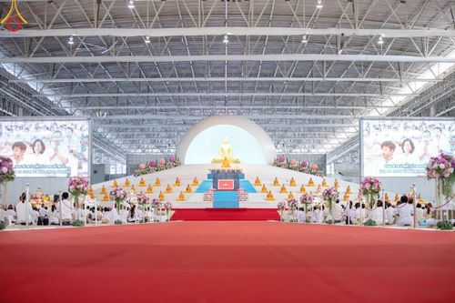 ภาพ No.188044:พิธีบูชาข้าวพระ วันขึ้นปีใหม่ 2568 ณ วัดพระธรรมกาย จ.ปทุมธานี วันที่ 1 มกราคม พ.ศ. 2568