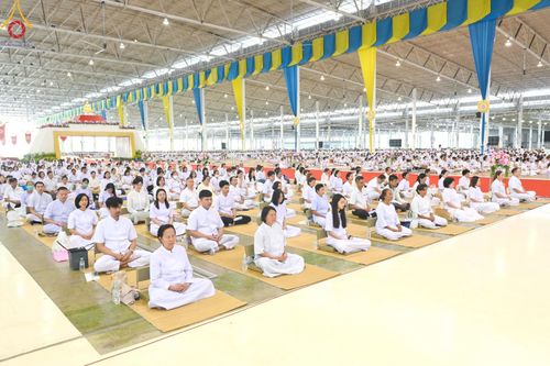 ภาพ No.188089:พิธีบูชาข้าวพระ วันขึ้นปีใหม่ 2568 ณ วัดพระธรรมกาย จ.ปทุมธานี วันที่ 1 มกราคม พ.ศ. 2568