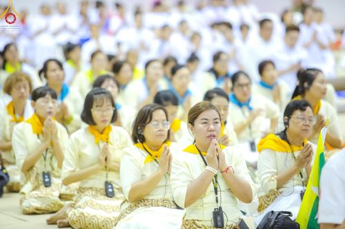 ภาพ No.188097:พิธีบูชาข้าวพระ วันขึ้นปีใหม่ 2568 ณ วัดพระธรรมกาย จ.ปทุมธานี วันที่ 1 มกราคม พ.ศ. 2568