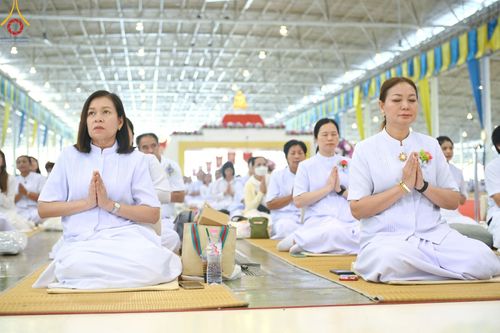 ภาพ No.188098:พิธีบูชาข้าวพระ วันขึ้นปีใหม่ 2568 ณ วัดพระธรรมกาย จ.ปทุมธานี วันที่ 1 มกราคม พ.ศ. 2568