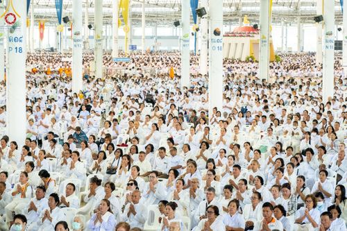 ภาพ No.188101:พิธีบูชาข้าวพระ วันขึ้นปีใหม่ 2568 ณ วัดพระธรรมกาย จ.ปทุมธานี วันที่ 1 มกราคม พ.ศ. 2568