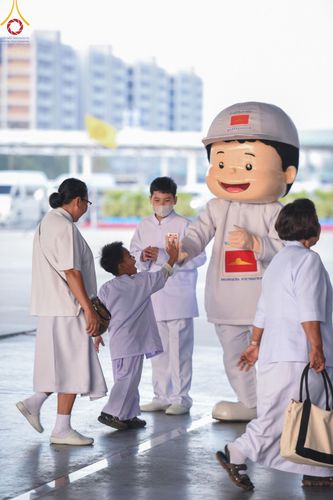 ภาพ No.188102:พิธีตักบาตรฉลองพระใหม่ ต้อนรับพุทธศักราช 2568 ณ ลานธรรมพระมหาธรรมกายเจดีย์ วัดพระธรรมกาย จ.ปทุมธานี วันที่ 1 มกราคม พ.ศ. 2568