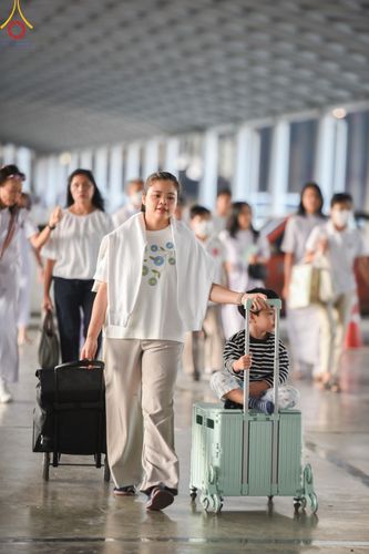 ภาพ No.188105:พิธีตักบาตรฉลองพระใหม่ ต้อนรับพุทธศักราช 2568 ณ ลานธรรมพระมหาธรรมกายเจดีย์ วัดพระธรรมกาย จ.ปทุมธานี วันที่ 1 มกราคม พ.ศ. 2568