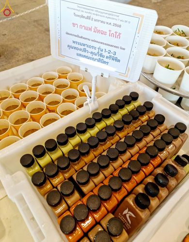 ภาพ No.188205:พิธีถวายภัตตาหารเป็นสังฆทาน แด่พระธรรมยาตรา ในโครงการธรรมยาตรา กตัญญูบูชา มหาปูชนียาจารย์ พระมงคลเทพมุนี(สด จนฺทสโร) พระผู้ปราบมาร อนุสรณ์สถาน 7 แห่ง ปีที่ 13 ณ สภาธรรมกายสากล วัดพระธรรมกาย วันที่ 2 มกราคม พ.ศ. 2568